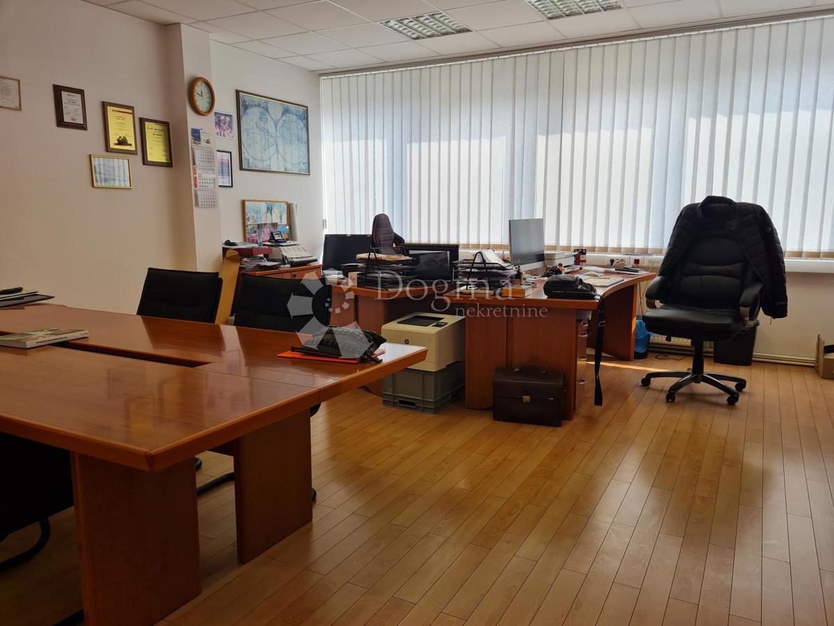 Locale commerciale Jarun, Trešnjevka - Jug, 222m2