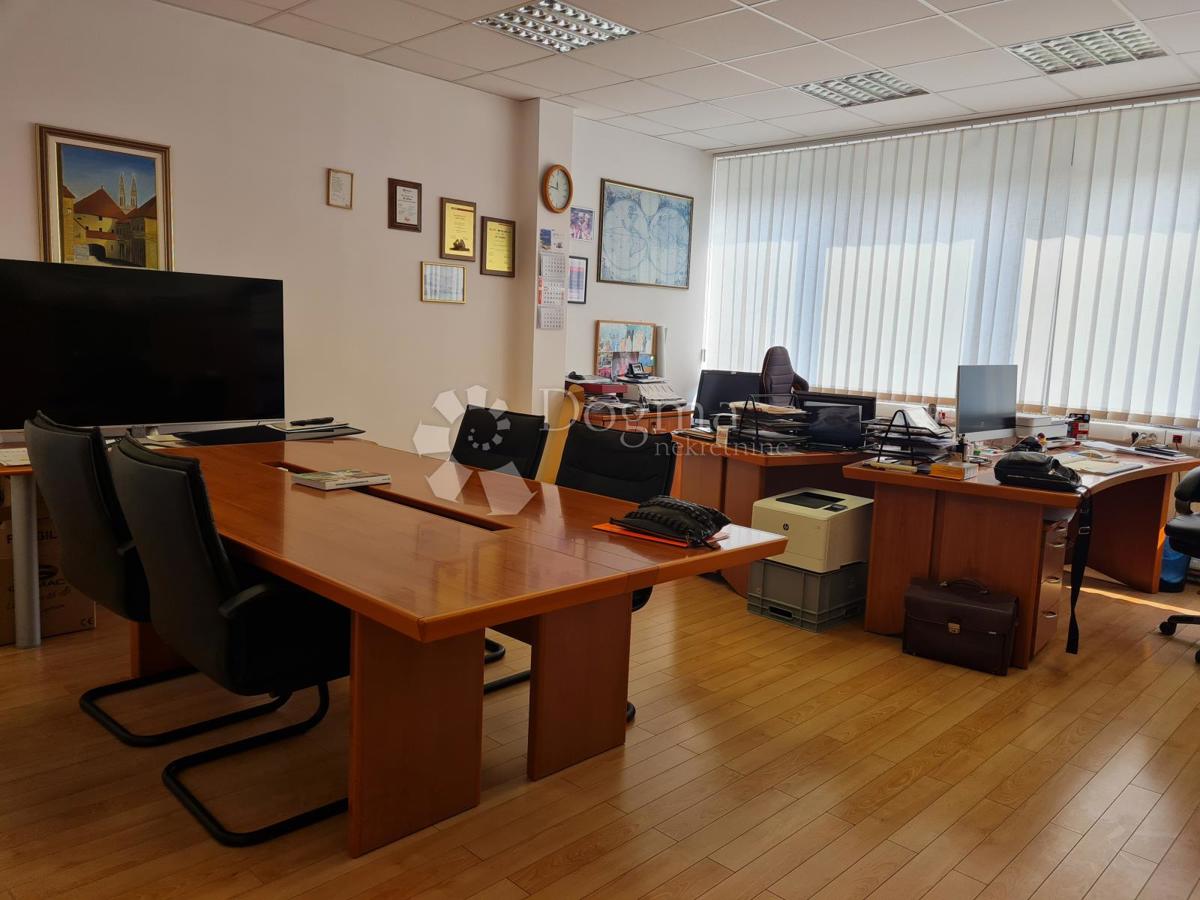 Locale commerciale Jarun, Trešnjevka - Jug, 222m2