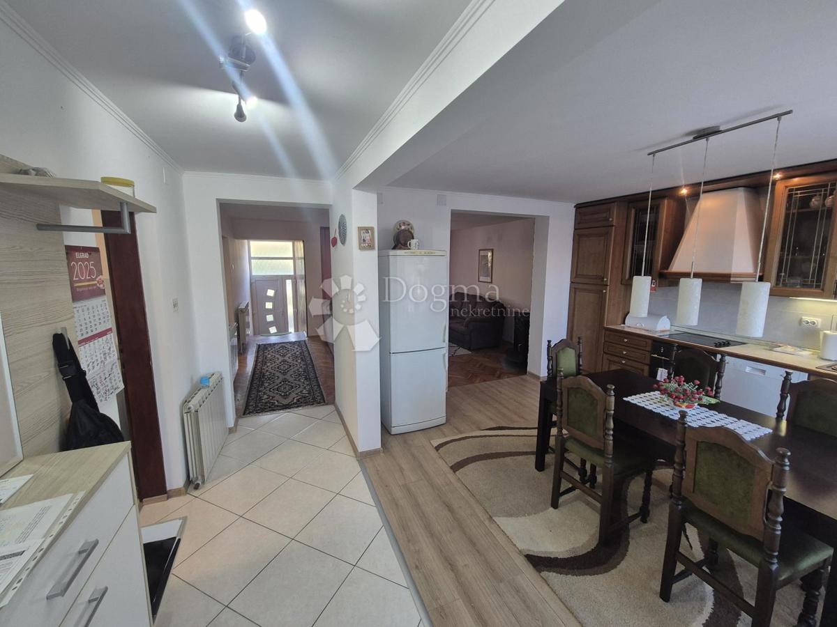 Casa Radakovo, Kraljevec Na Sutli, 286m2