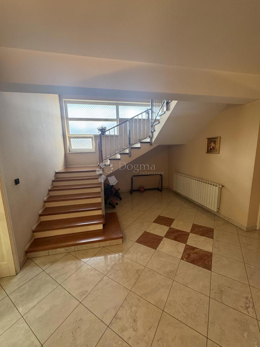 Casa Sopnica, Sesvete, 425,99m2