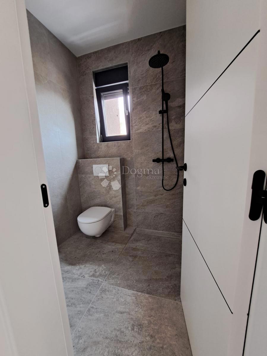 Moderno appartamento S2 al piano terra – nuova costruzione sull'isola di Pag