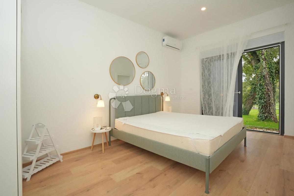 Moderna casa a un piano con piscina e privacy assoluta Nuova costruzione pronta per essere abitata