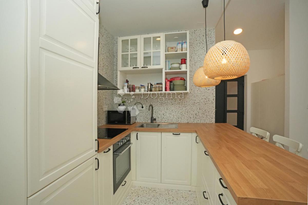 Moderna casa a un piano con piscina e privacy assoluta Nuova costruzione pronta per essere abitata