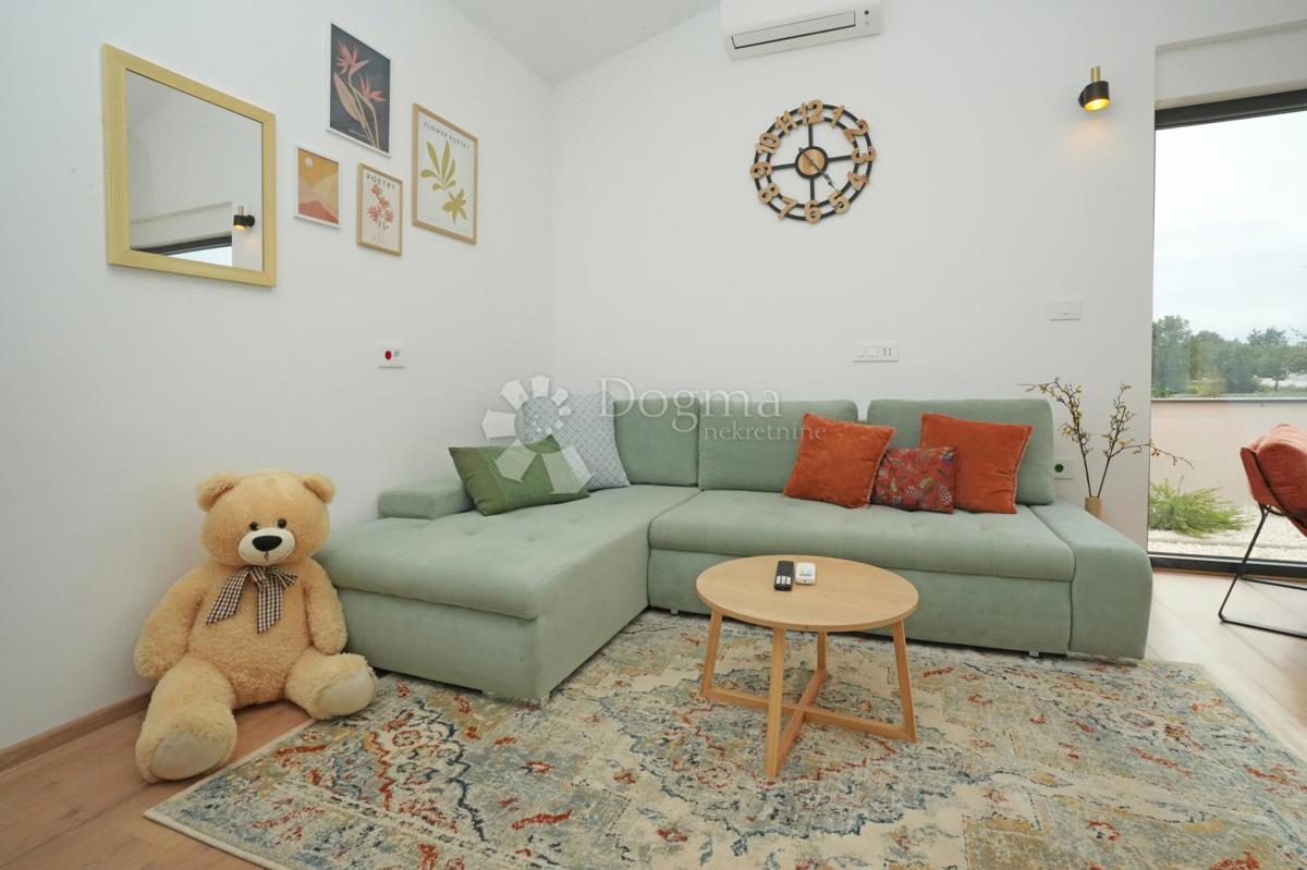 Moderna casa a un piano con piscina e privacy assoluta Nuova costruzione pronta per essere abitata