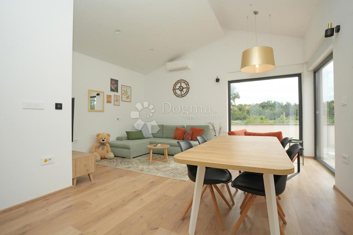 Moderna casa a un piano con piscina e privacy assoluta Nuova costruzione pronta per essere abitata