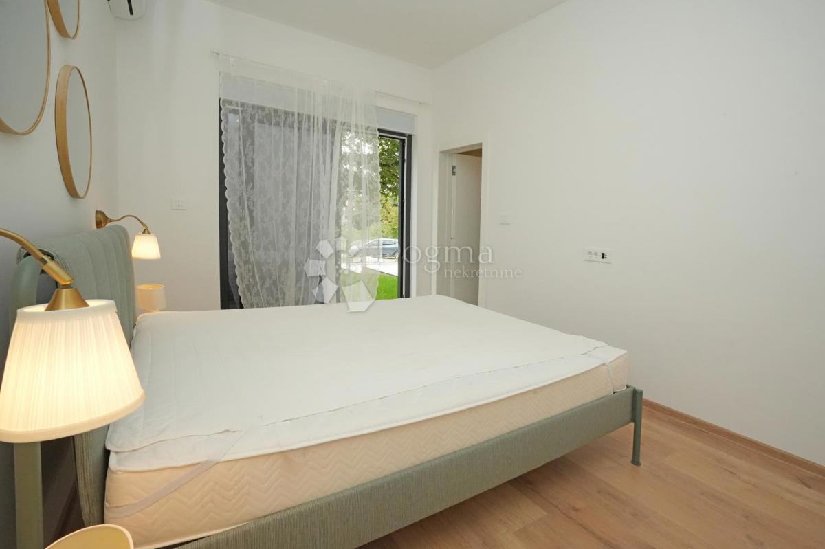 Moderna casa a un piano con piscina e privacy assoluta Nuova costruzione pronta per essere abitata