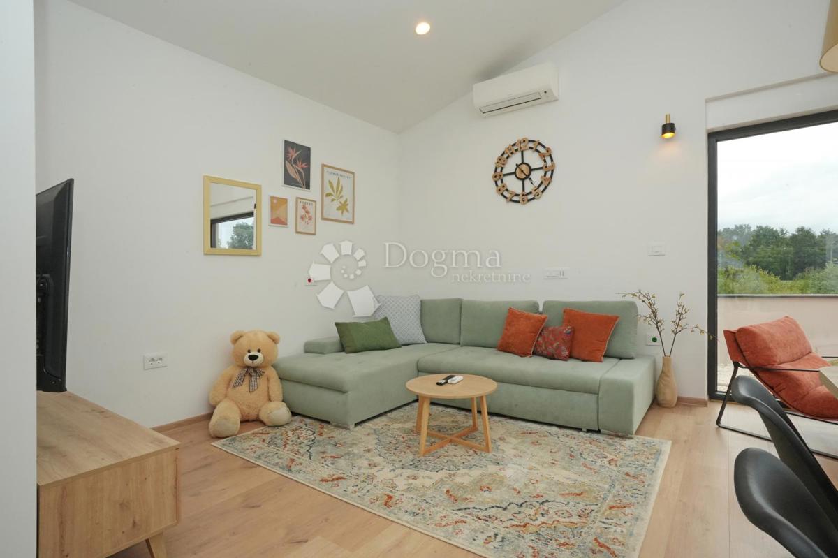 Moderna casa a un piano con piscina e privacy assoluta Nuova costruzione pronta per essere abitata