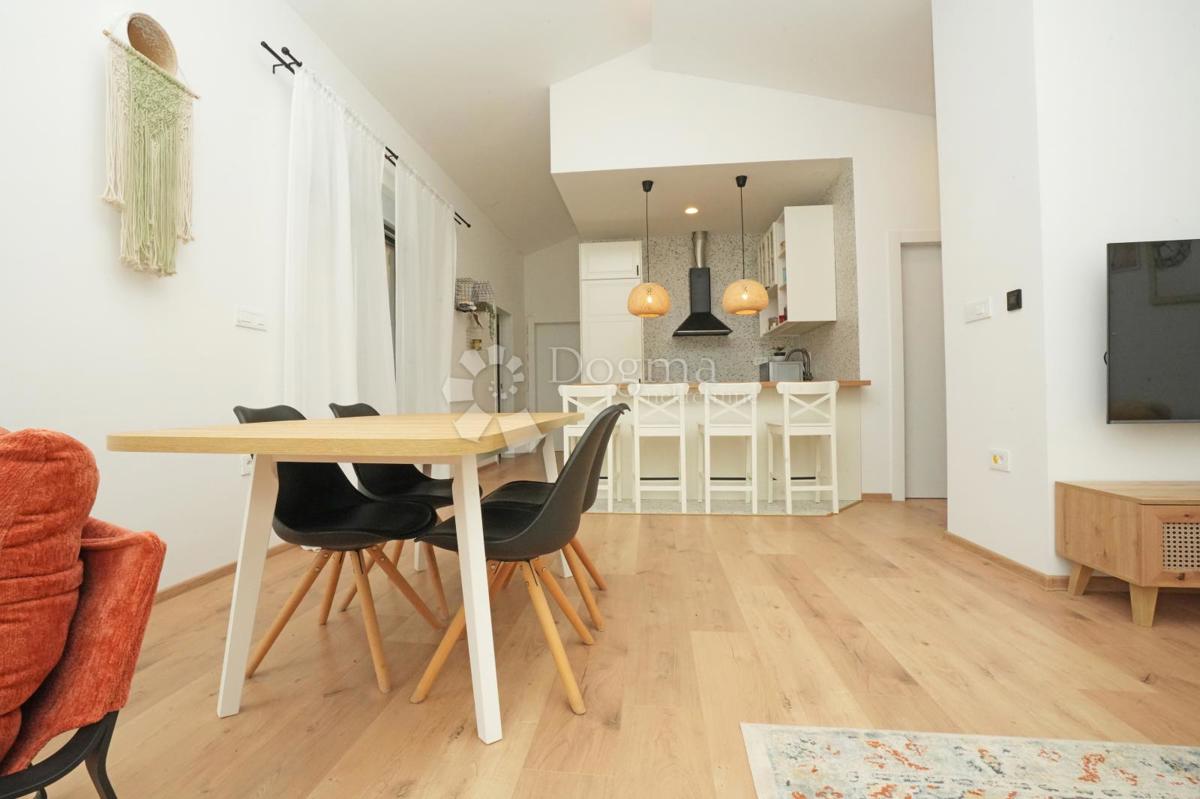 Moderna casa a un piano con piscina e privacy assoluta Nuova costruzione pronta per essere abitata