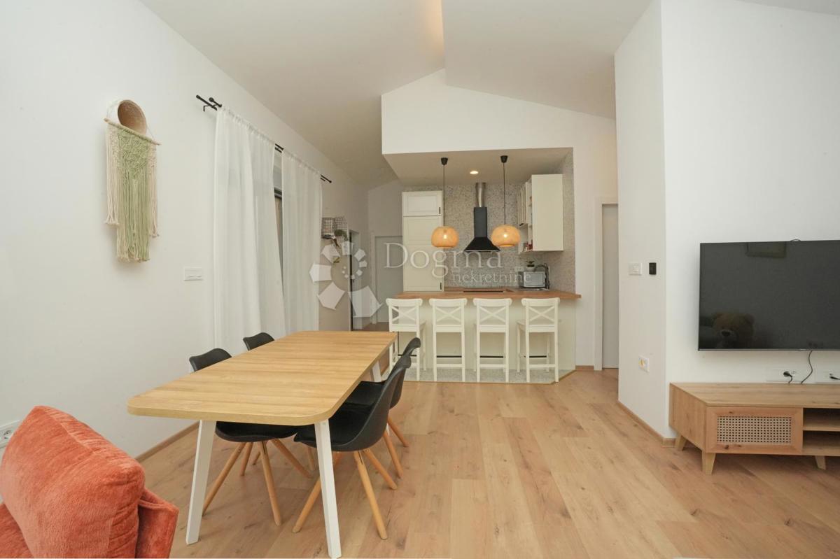 Moderna casa a un piano con piscina e privacy assoluta Nuova costruzione pronta per essere abitata