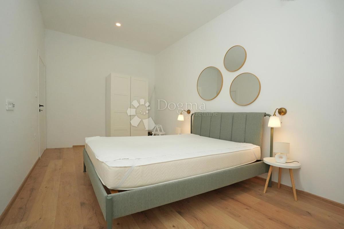 Moderna casa a un piano con piscina e privacy assoluta Nuova costruzione pronta per essere abitata