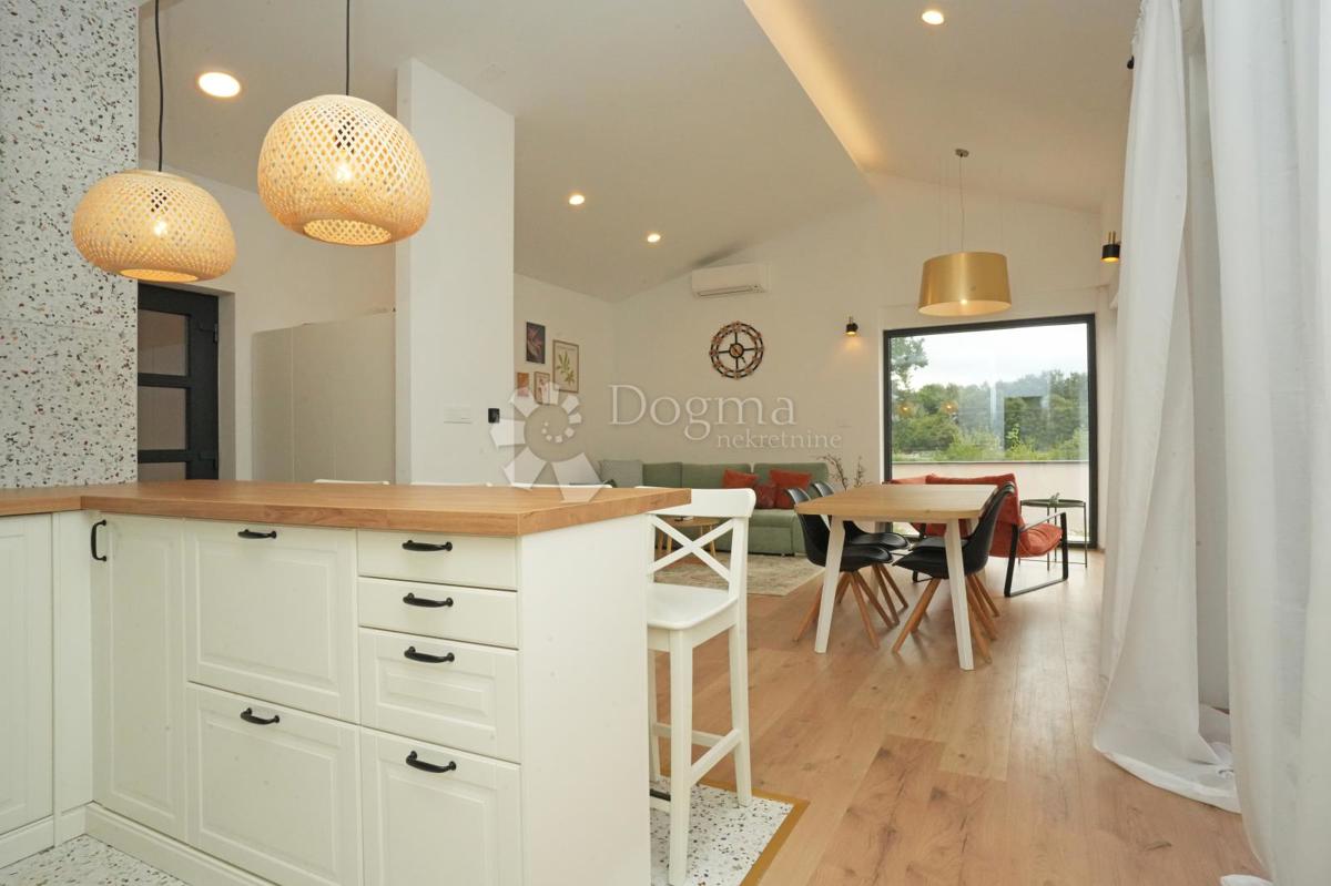 Moderna casa a un piano con piscina e privacy assoluta Nuova costruzione pronta per essere abitata