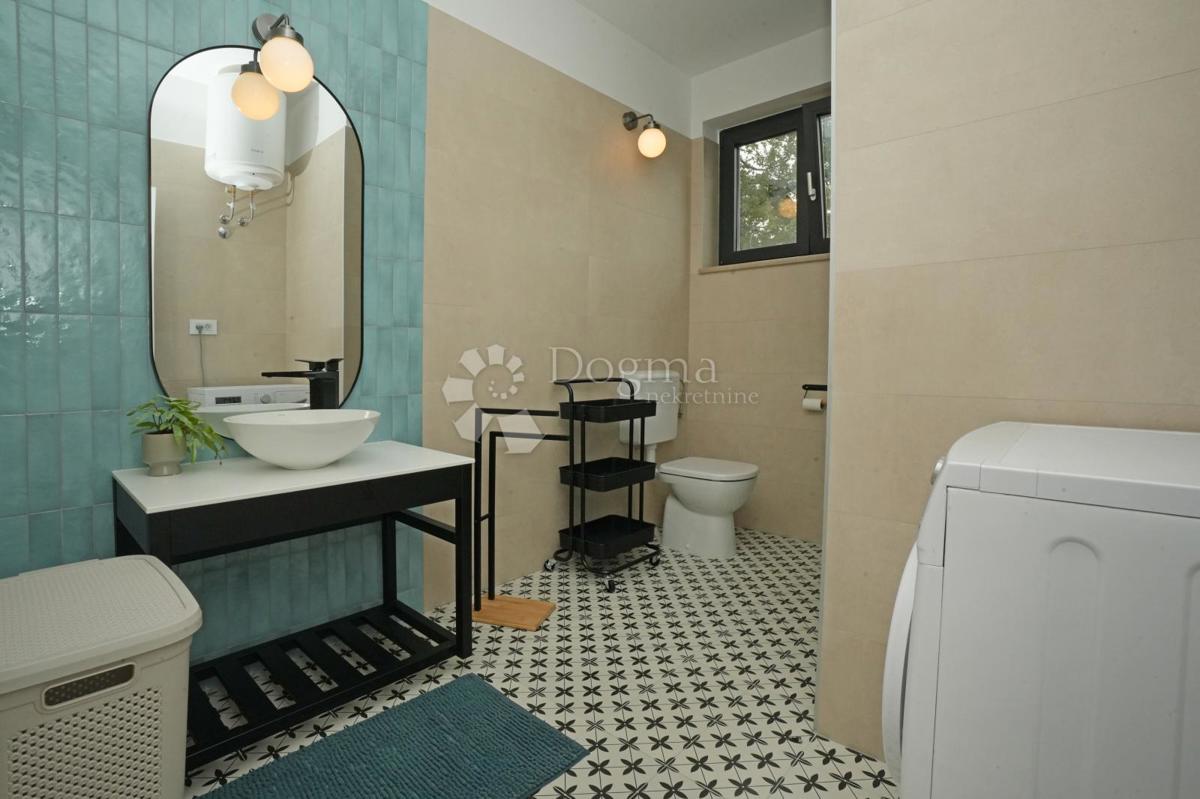 Moderna casa a un piano con piscina e privacy assoluta Nuova costruzione pronta per essere abitata