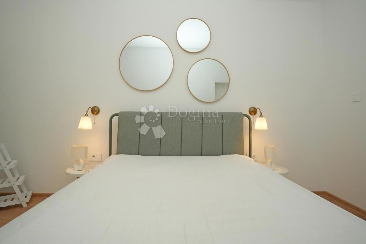 Moderna casa a un piano con piscina e privacy assoluta Nuova costruzione pronta per essere abitata