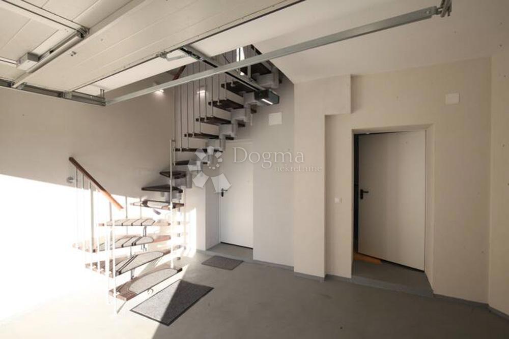 Allogio Crnica, Šibenik, 143m2