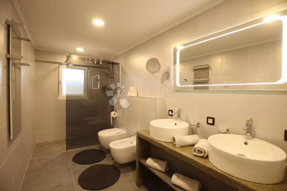 Allogio Crnica, Šibenik, 143m2