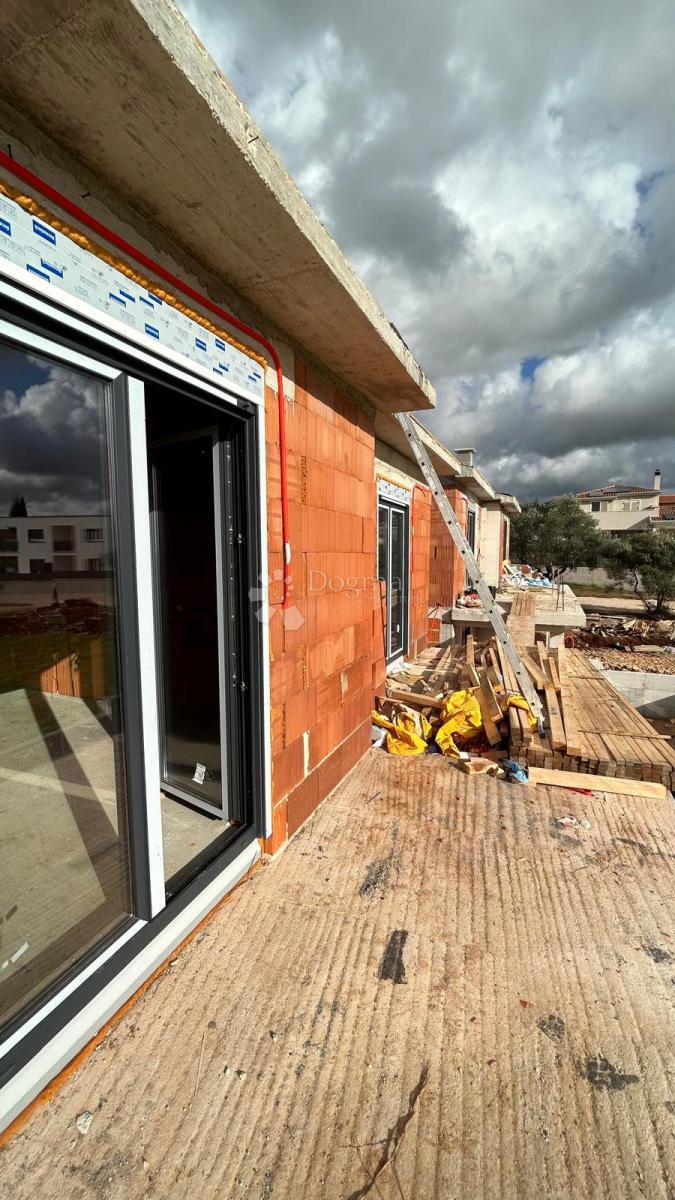 VILLA BIFAMILIARE DI NUOVA COSTRUZIONE VICINO A PARENZO