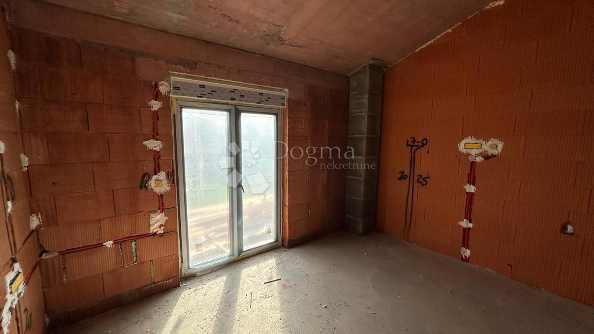 VILLA BIFAMILIARE DI NUOVA COSTRUZIONE VICINO A PARENZO