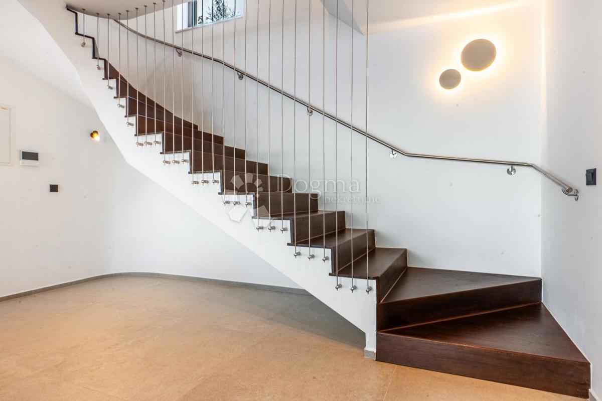 OTTIMA VILLA MODERNA CON VISTA PANORAMICA SUL QUARNERO