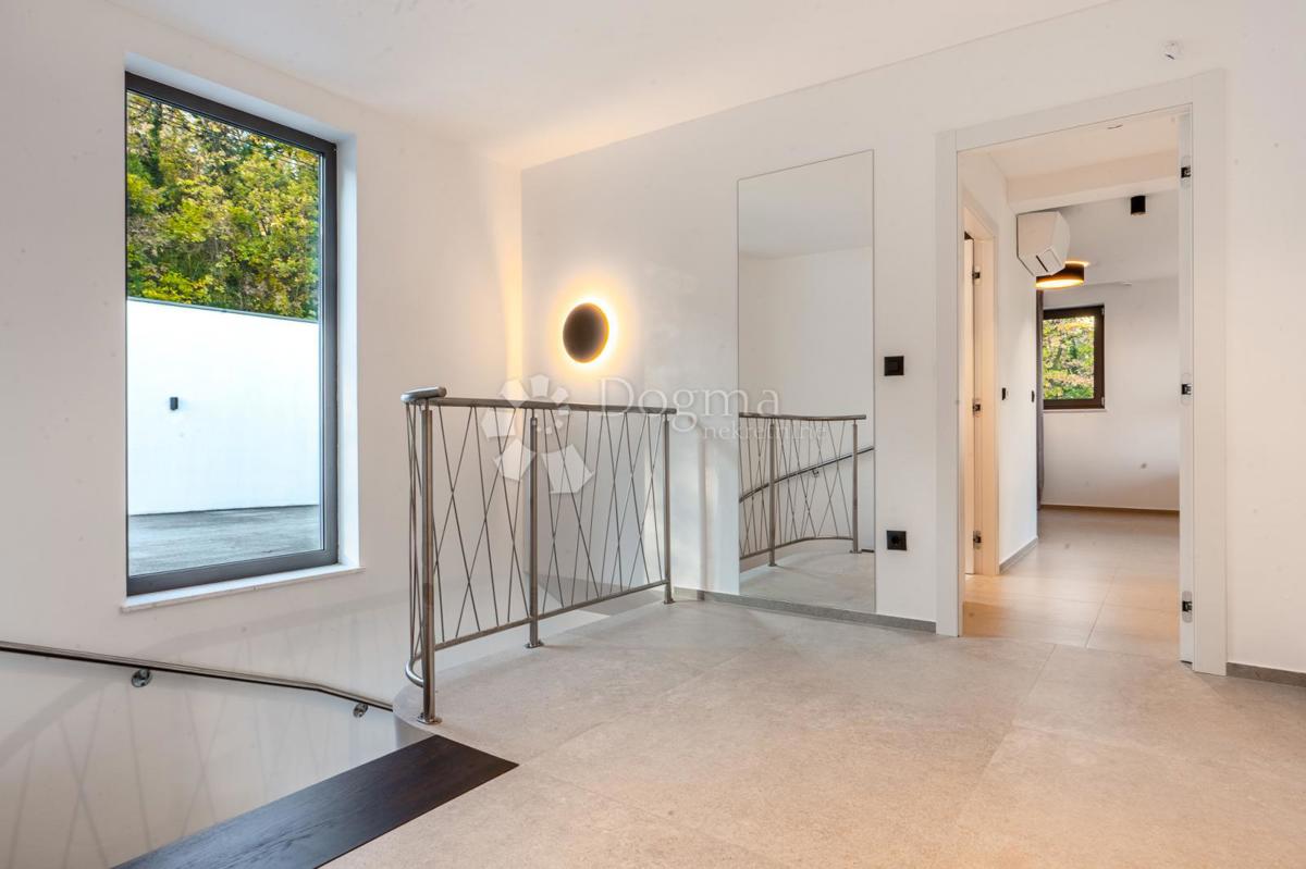 OTTIMA VILLA MODERNA CON VISTA PANORAMICA SUL QUARNERO