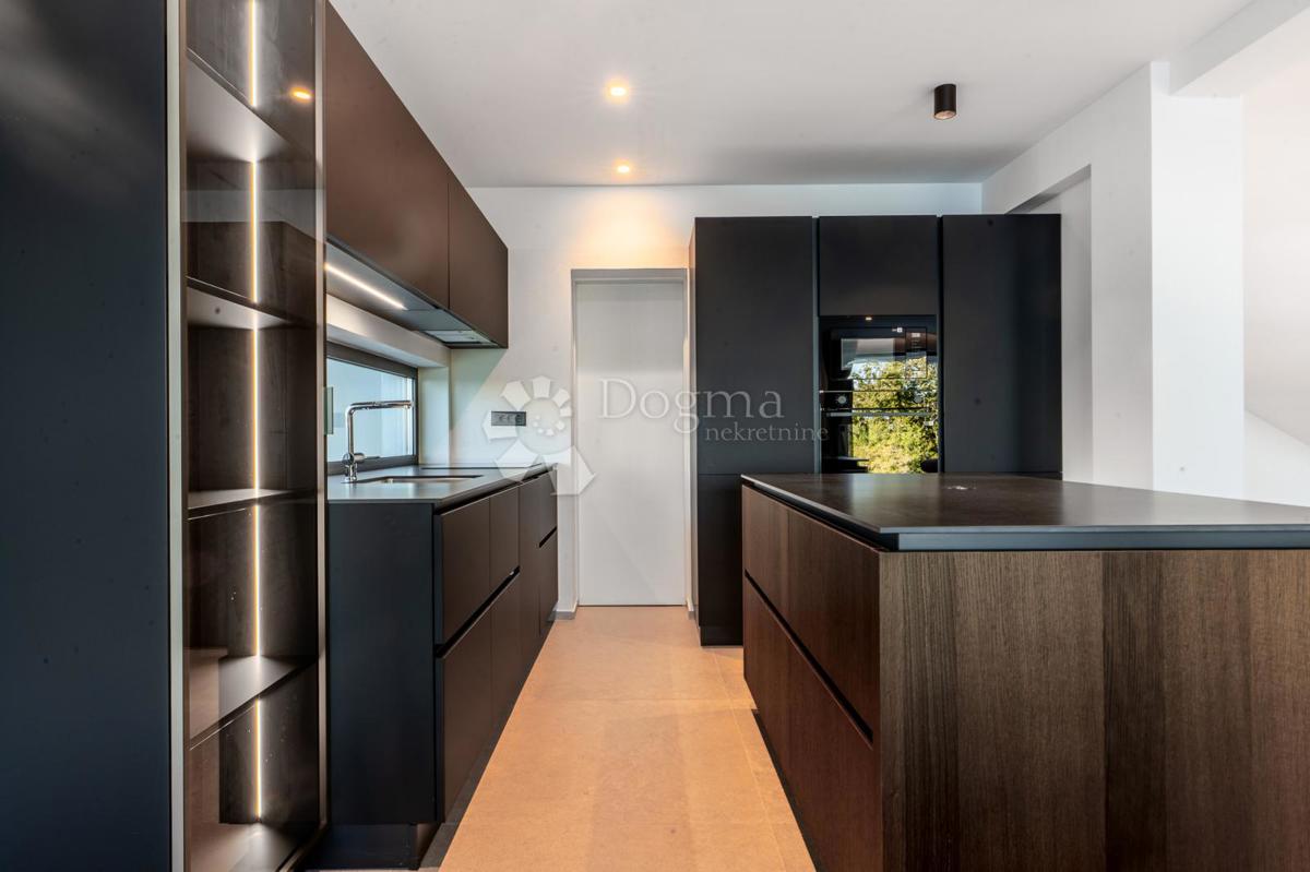 OTTIMA VILLA MODERNA CON VISTA PANORAMICA SUL QUARNERO