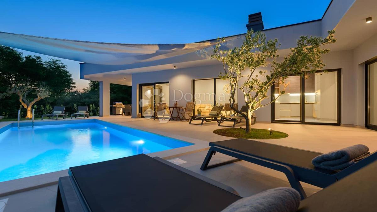 NUOVA CASA CON PISCINA, PRIVACY COMPLETA - VICINO A ROVIGNO