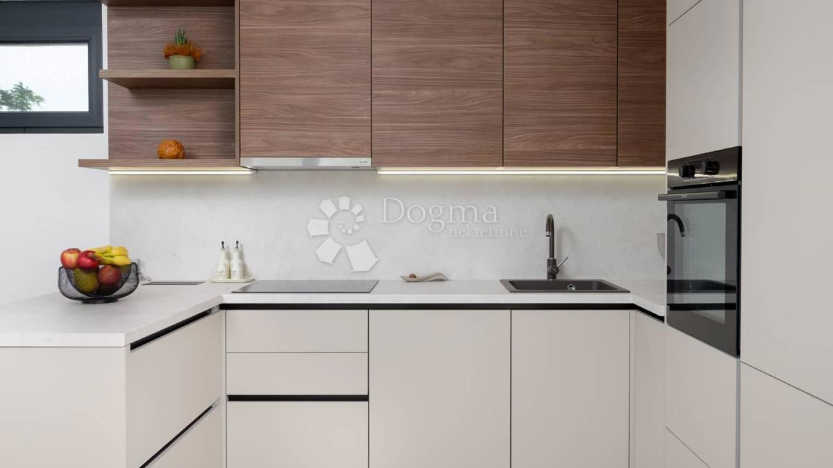 NUOVA CASA CON PISCINA, PRIVACY COMPLETA - VICINO A ROVIGNO