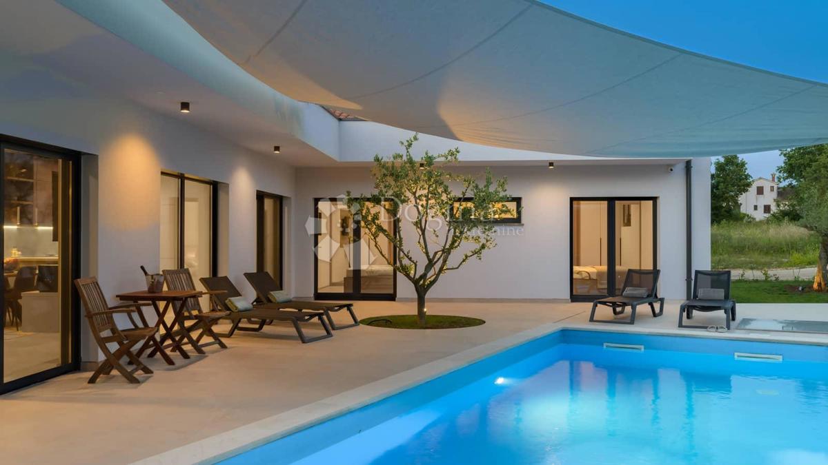 NUOVA CASA CON PISCINA, PRIVACY COMPLETA - VICINO A ROVIGNO