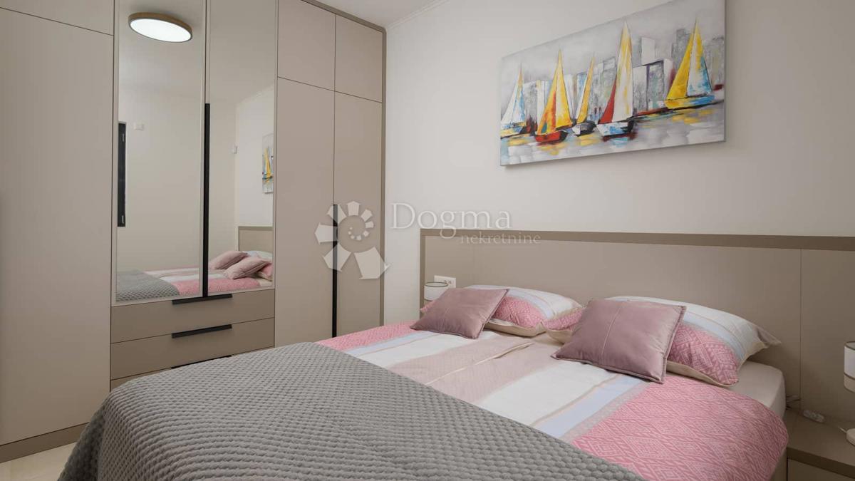 NUOVA CASA CON PISCINA, PRIVACY COMPLETA - VICINO A ROVIGNO