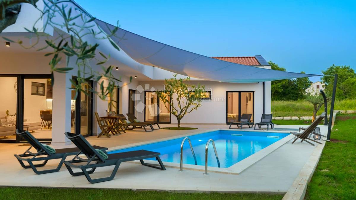 NUOVA CASA CON PISCINA, PRIVACY COMPLETA - VICINO A ROVIGNO