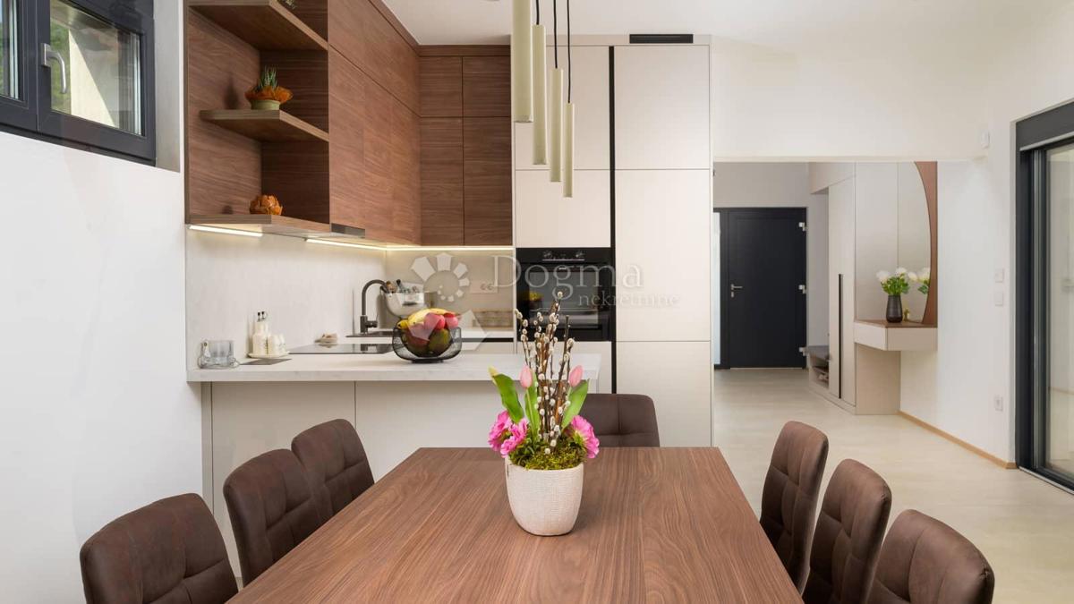 NUOVA CASA CON PISCINA, PRIVACY COMPLETA - VICINO A ROVIGNO