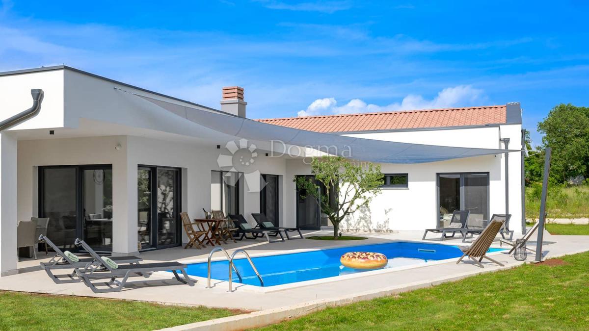 NUOVA CASA CON PISCINA, PRIVACY COMPLETA - VICINO A ROVIGNO