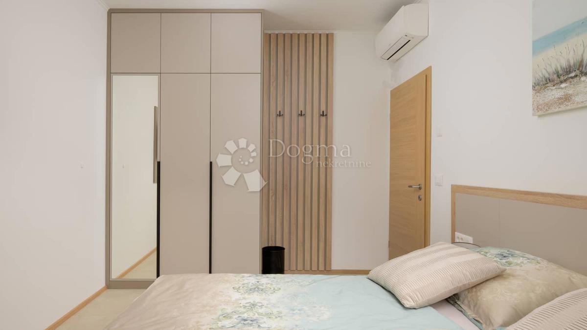 NUOVA CASA CON PISCINA, PRIVACY COMPLETA - VICINO A ROVIGNO