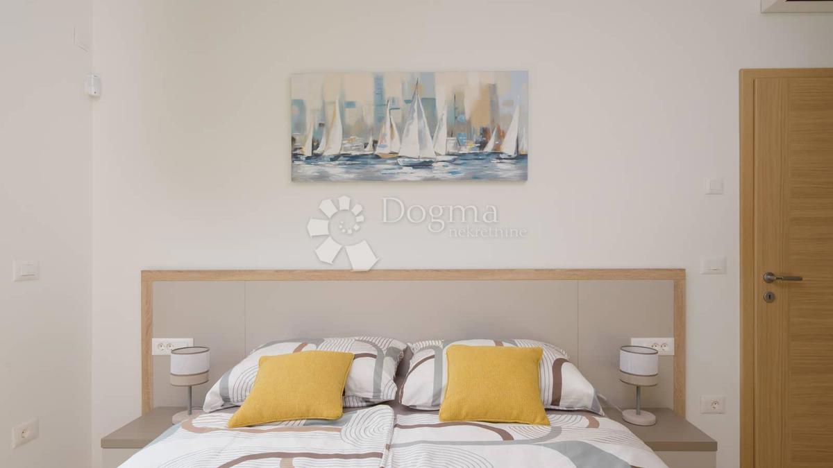 NUOVA CASA CON PISCINA, PRIVACY COMPLETA - VICINO A ROVIGNO