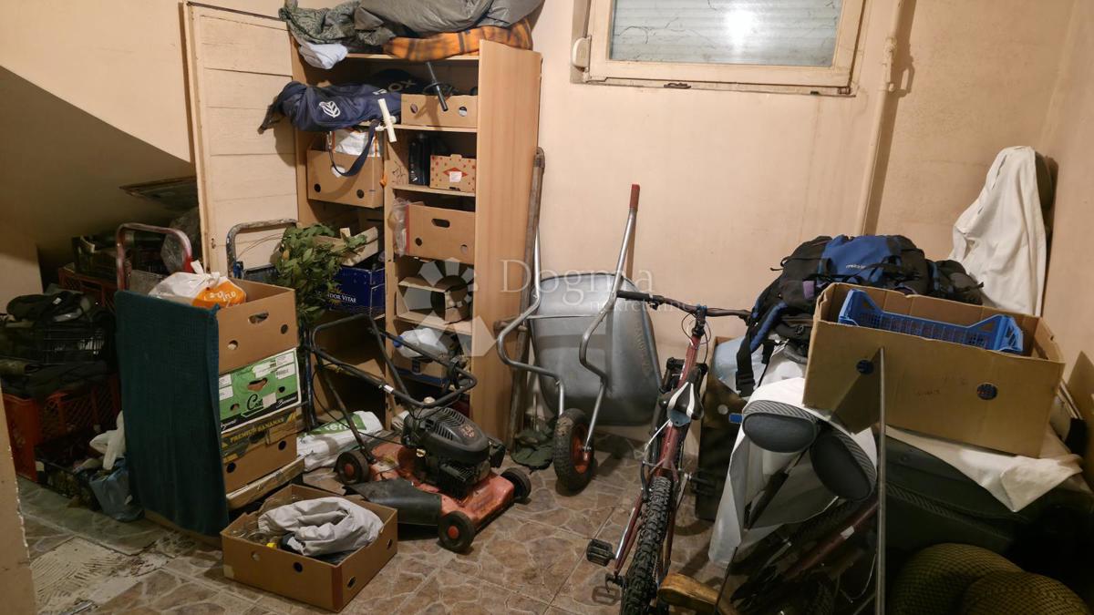 Casa Ferenščica, Peščenica - Žitnjak, 325m2