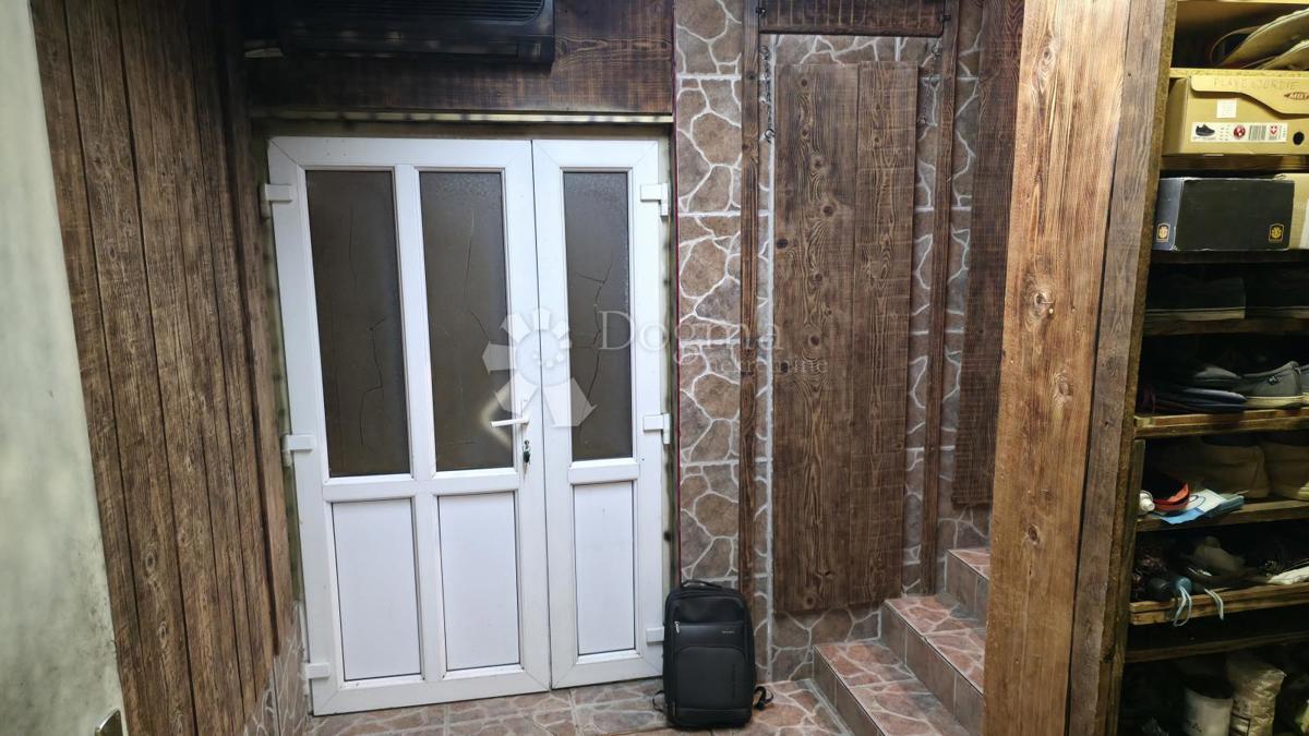 Casa Ferenščica, Peščenica - Žitnjak, 325m2