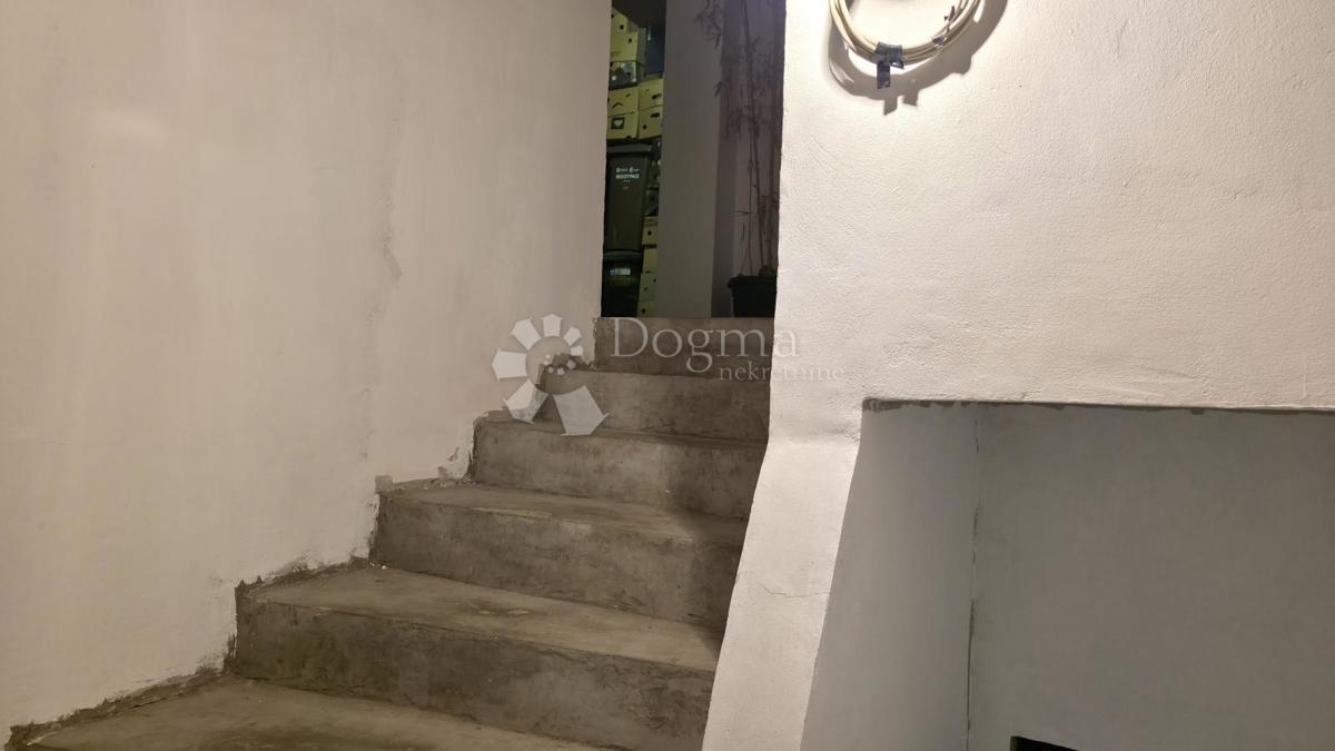 Casa Ferenščica, Peščenica - Žitnjak, 325m2