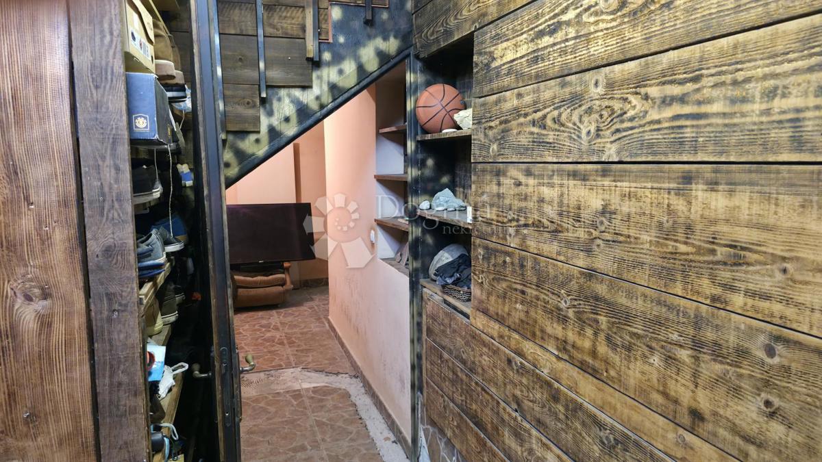 Casa Ferenščica, Peščenica - Žitnjak, 325m2