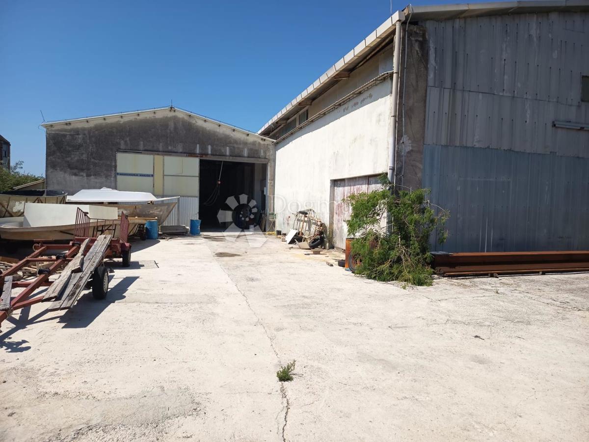 Locale commerciale Opuzen, 1.202,90m2