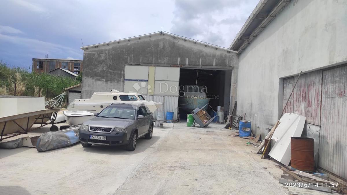 Locale commerciale Opuzen, 1.202,90m2