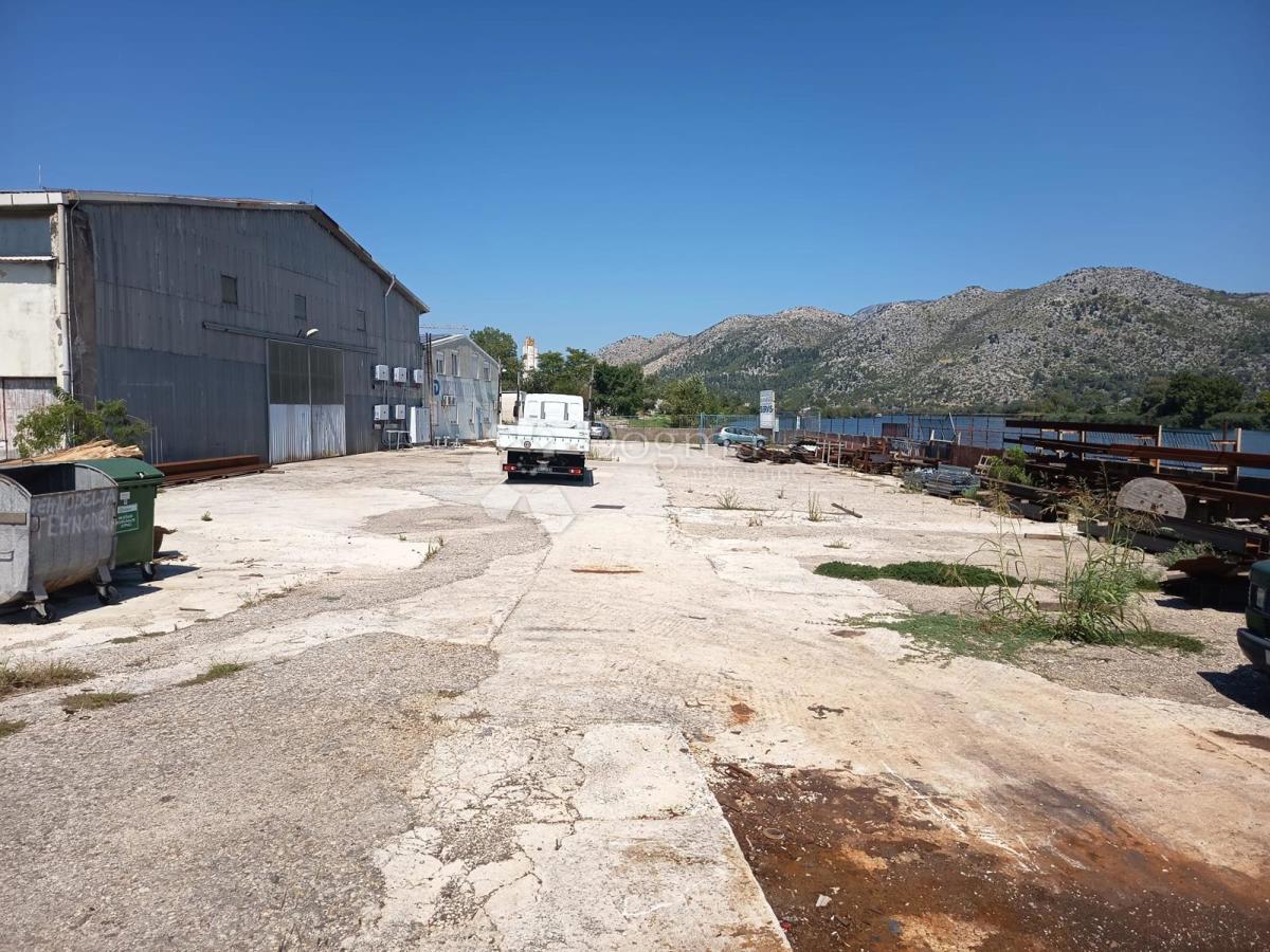 Locale commerciale Opuzen, 1.202,90m2