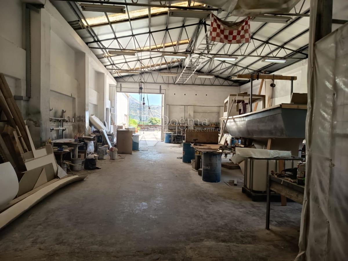 Locale commerciale Opuzen, 1.202,90m2