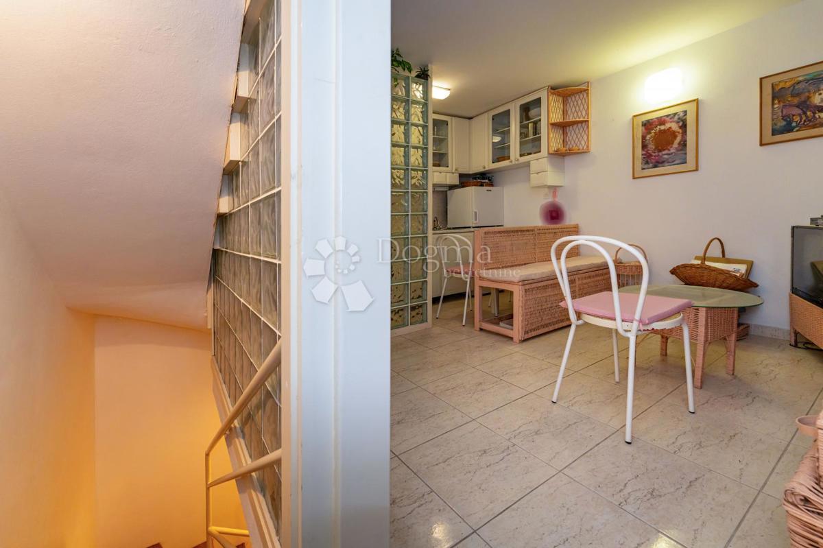 Casa affascinante nel centro di Pag con cortile