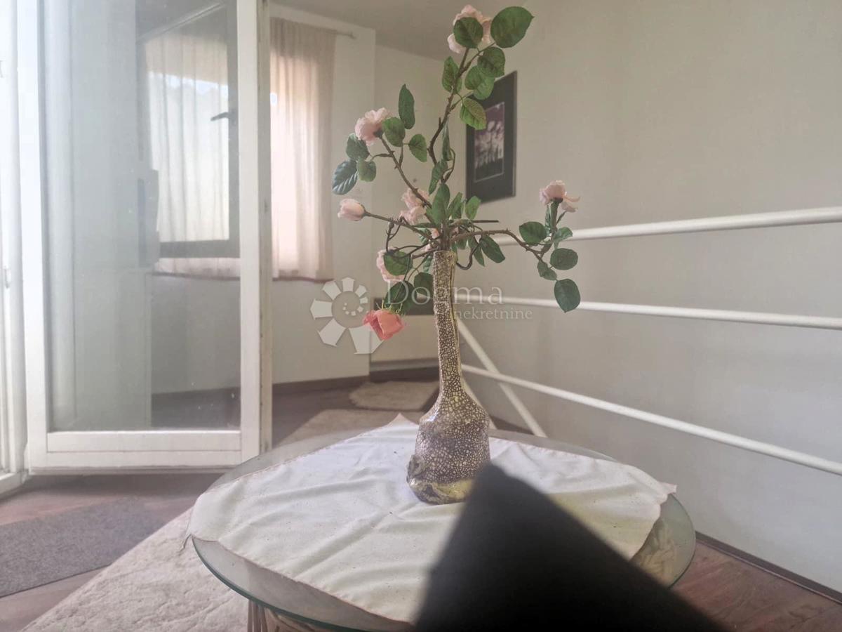 Casa affascinante nel centro di Pag con cortile