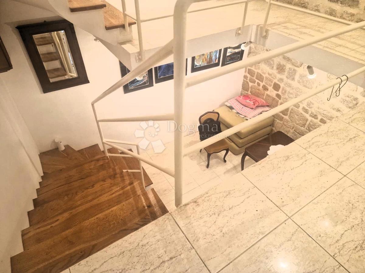 Casa affascinante nel centro di Pag con cortile