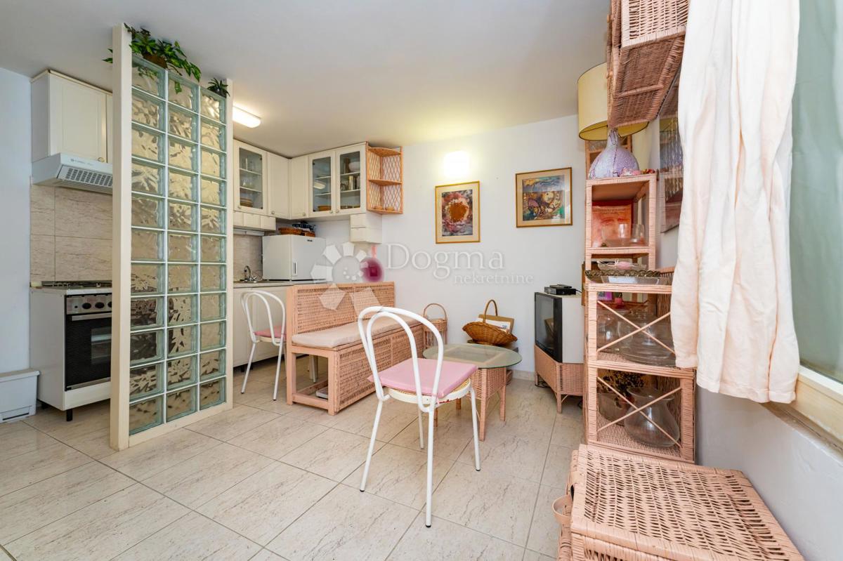 Casa affascinante nel centro di Pag con cortile