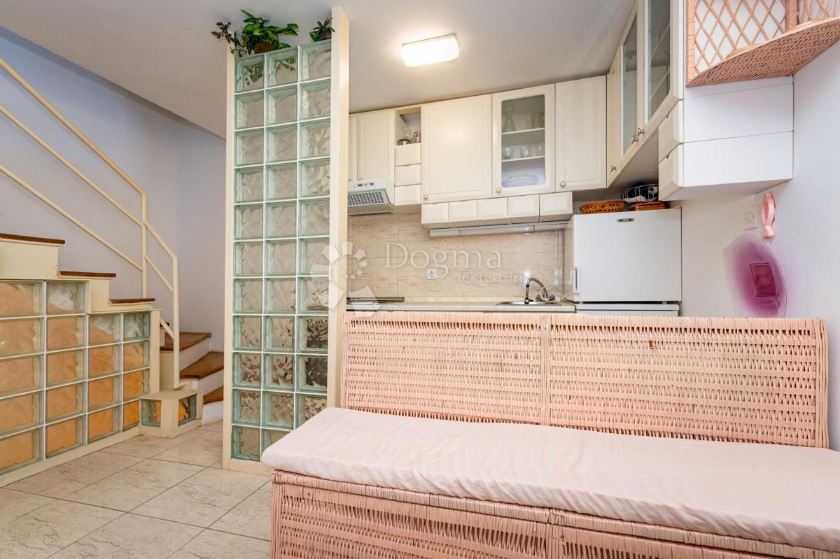 Casa affascinante nel centro di Pag con cortile