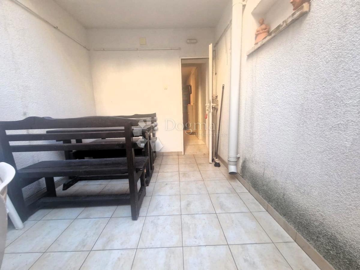 Casa affascinante nel centro di Pag con cortile