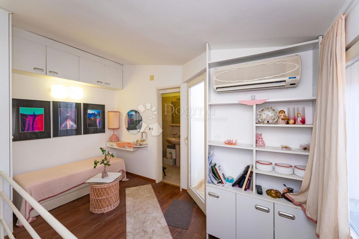 Casa affascinante nel centro di Pag con cortile