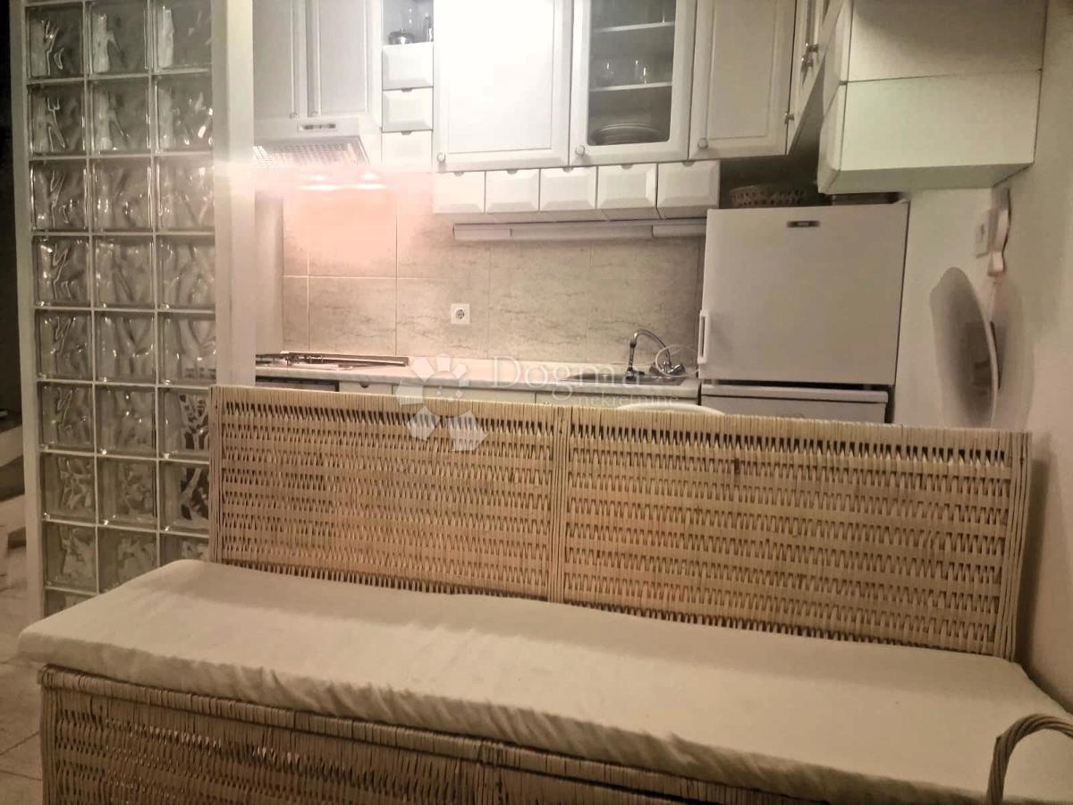 Casa affascinante nel centro di Pag con cortile