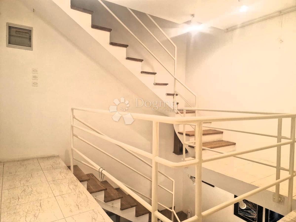 Casa affascinante nel centro di Pag con cortile